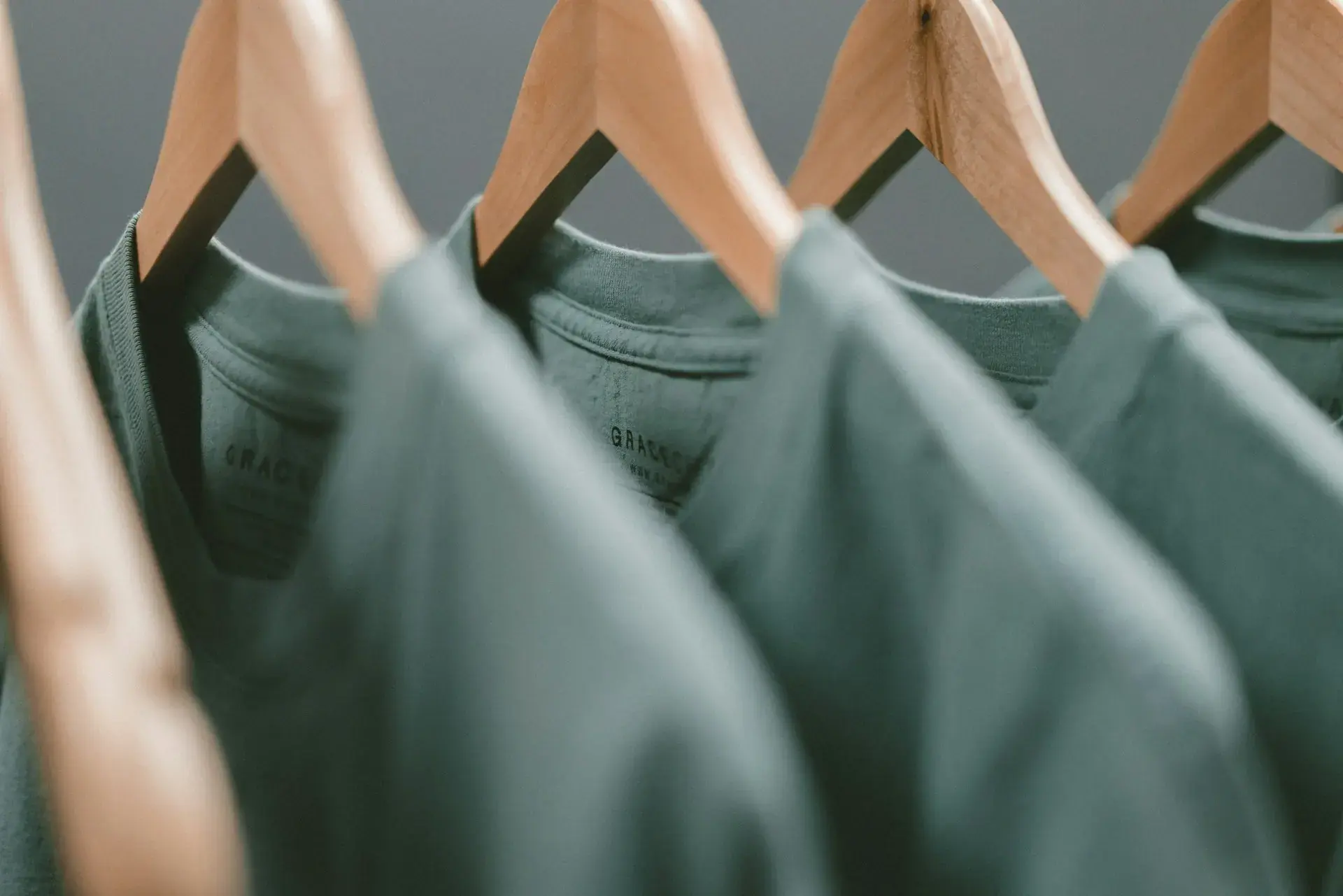 Garments on wooden hangers — stock illustration for polos